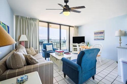 Wilmington Beach Apartment | Octopus Garden 1BR, King Bed, Indoor & Outdoor Pool