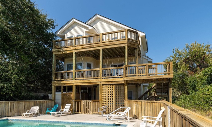 Ocean Sands House | Octopus's Garden: Large Private Pool & Hot Tub, Walk to Beach