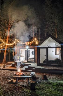 Miedziana Gora Villa | Odpoczynek Domki Pod Dębem z Opcją Jacuzzi
