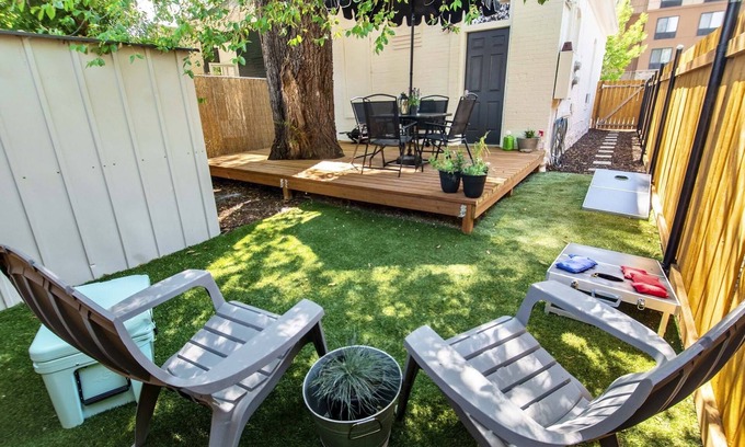 Rio Grande House | 💙 of City | Easy parking | Private yard + King Bed 💙
