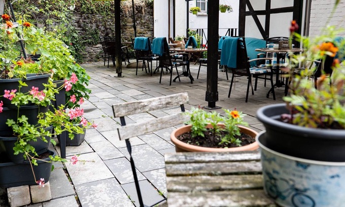 Monschau Hotel | Offer `stay 4 pay 3'in double. Shower / WC - Hotel Royal