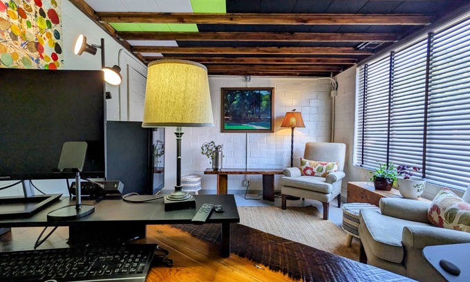 Mountain View Bed & Breakfast | Office-Ette~For Let (short term rental office)