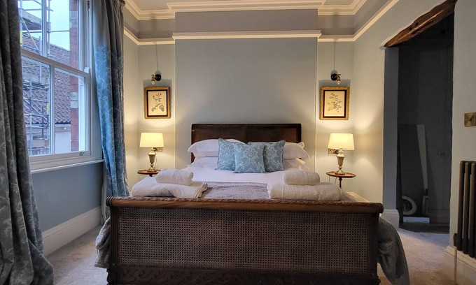 York House | Ogleforth - Three Bedroom House, Sleeps 6