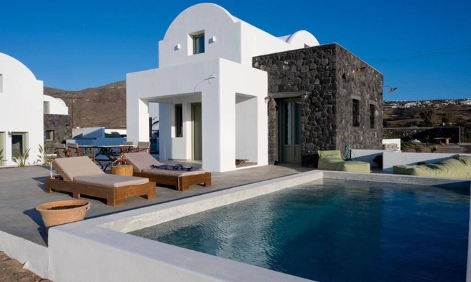 Finikia Villa | Oia Kissiri - private pool Villas