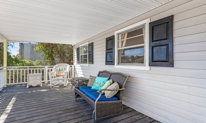 Ocean Isle Beach House | OIBee Hive - Cute 1970s Beach Cottage 2mi to Beach
