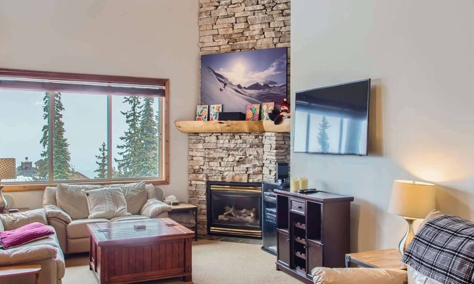 Big White Ski Resort Condo | Okanagan - Snowy Creek 8