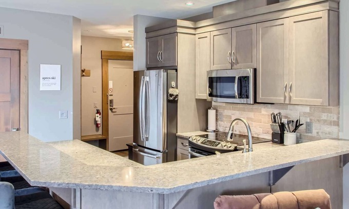 Big White Ski Resort Condo | Okanagan - Stonegate Resort B108