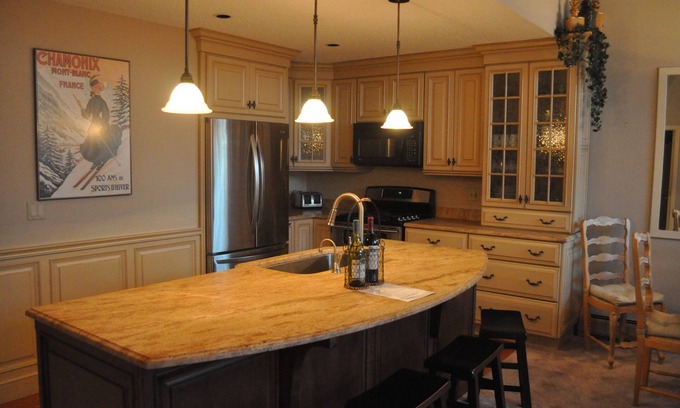 Ludlow Condo | Okemo Slopeside, luxury 4 Bdrm: 200 yard EZ walk to slope, ski right to condo