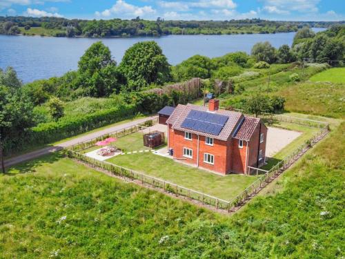 Holbrook House | Old Alton Hall Farmhouse