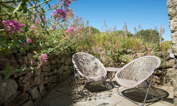 Chysauster Cottage | Old Boswednack, a rural retreat gem! On the idyllic coast of Zennor to St Ives. Summer house, garden, parking for two cars and free WiFi.
