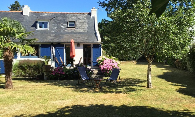 Concarneau House | Old Fisherman's cottage with beautiful garden 150 m from the beaches of Concarneau