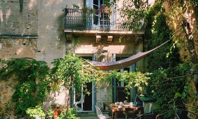 Gambetta House | Old house with garden in the heart of town