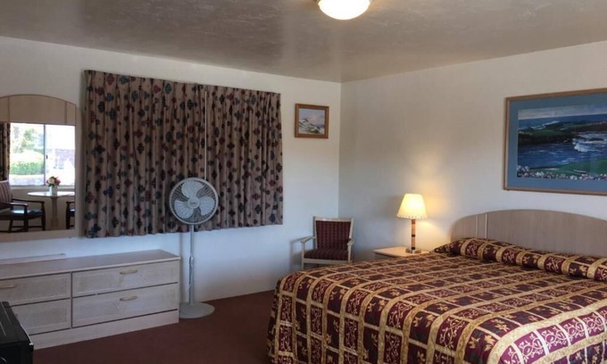 Marina Hotel | Old Marina Inn