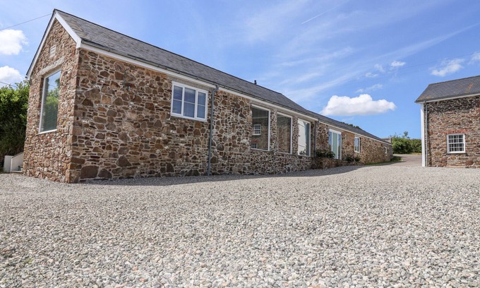 Saltash Cottage | OLD ORCHARD BARN, pet friendly, luxury holiday cottage in St Mellion