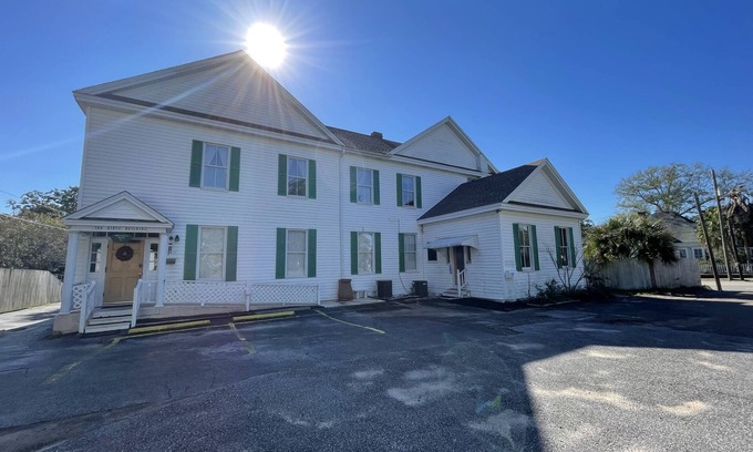 Southeast Pensacola House | Old Style Victorian - 5,000 sq ft