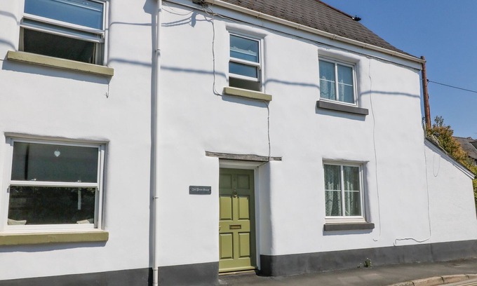 Dawlish Cottage | OLD TOWN HOUSE, family friendly, character holiday cottage in Dawlish