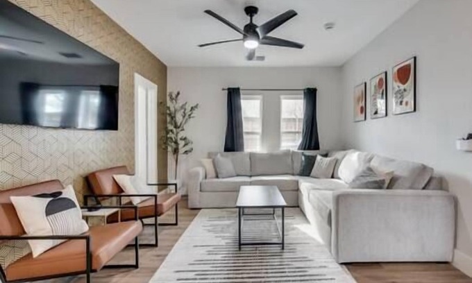Keller House | Old Town Keller 5bed 3 bath home