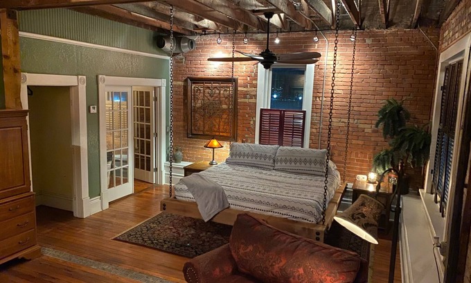 Old Town Apartment | Old Town Loft w Hanging Master Bed