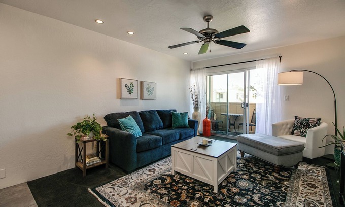 South Scottsdale Condo | Old Town Scottsdale 1 Bdrm Condo in Prime Location!