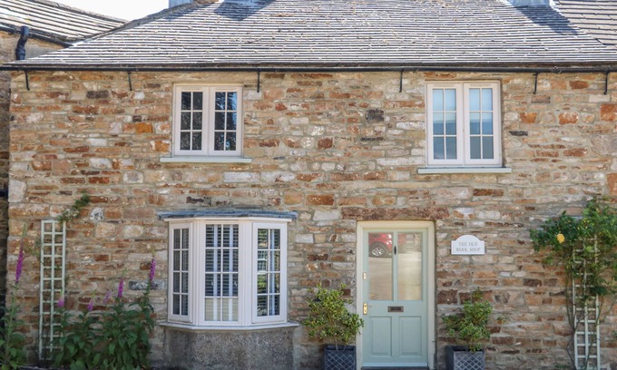 Redmire Cottage | OLD WOOL SHOP, pet friendly, character holiday cottage in Redmire