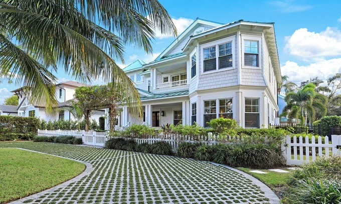 Old Naples House | Olde Naples - Beaches and Private Pool
