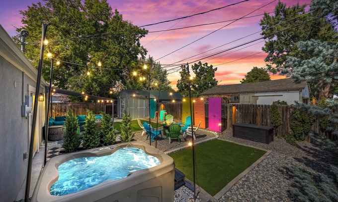 Arvada House | Olde Town Gem: 5 TVs + Hot Tub & Game Yard