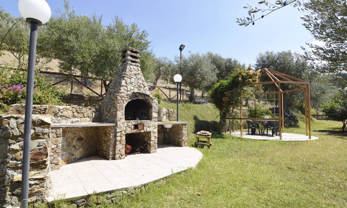 Capri Leone Cabin | OLIVE TREE CHALET: wi-fi garden bbq veranda amazing sea and hills view