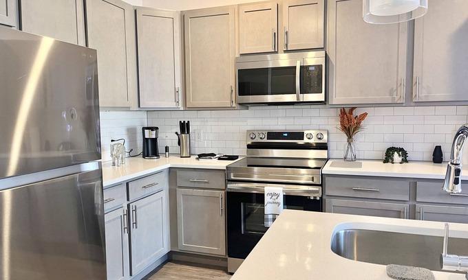 Whitestown Apartment | Oliver Capital - Royal King Bed Theater