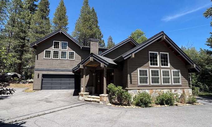 Olympic Valley House | Olympic Luxe, Hot Tub, 3Bedroom and Loft plus 3Full Baths, Just Minutes From Palisades Tahoe