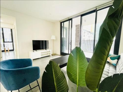 Lidcombe Apartment | Olympic Park Oasis - New 3b2b condo - Pool, Parking