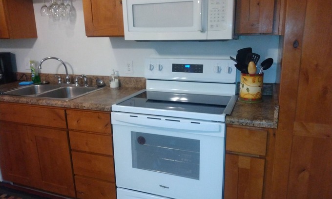Cottonwood Heights House | On Bus Route to Solitude,Brighton 1950sqft 5Q,2 single Beds, and foosball
