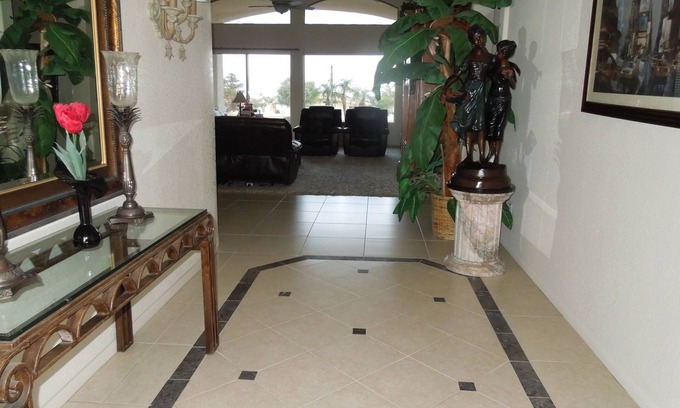 Desert Hot Springs House | On Golf Course 2-bedroom house with WiFi, AC in Desert Hot Springs