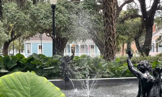 Washington Square House | On Historic Washington Square in Oakleigh Garden District - 3br 3bath