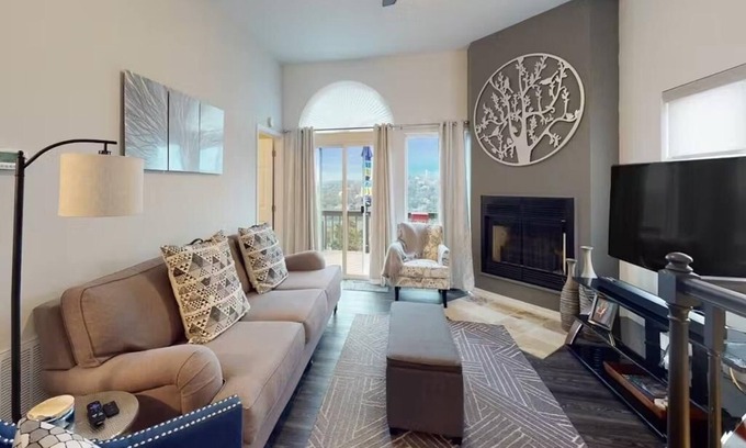 Holiday Island House | ON MOUNTAINTOP with beautiful views!