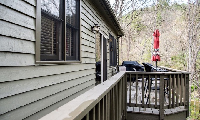 Grassy Creek Cabin | On The Creek! Private stocked Trout Stream!