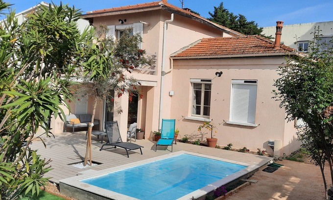 Le Brusc House | On the port of Le Brusc, in a quiet location, all within walking distance