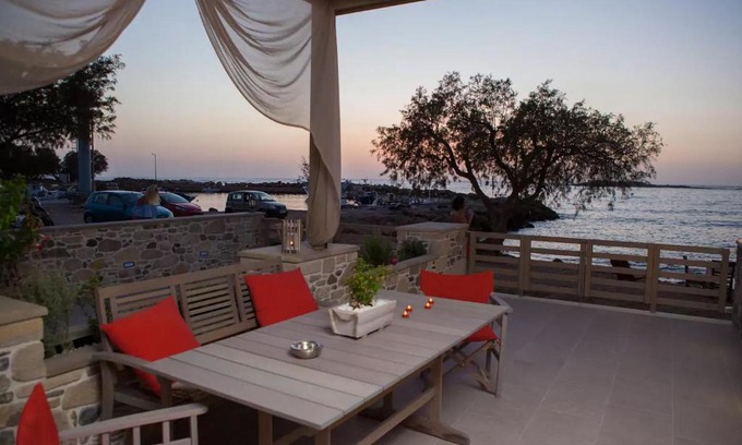 Limeniskos Apartment | On the water lodging 1