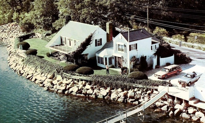 South Orleans House | ON THE WATER Topside Main House on Pleasant Bay. Sleeps 8, 3.5 baths.