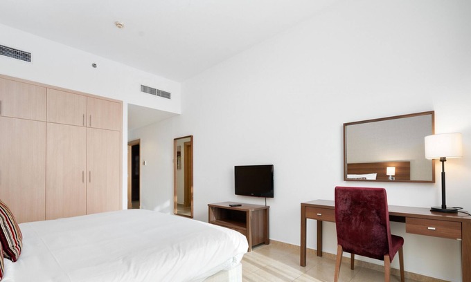 Al Muraqqabat Apartment | One Bedroom Al Muraqqabat 605