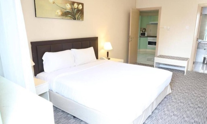 Al Mankhool Hotel | One Bedroom Apartment Near Burjuman Metro Station By Luxury Bookings