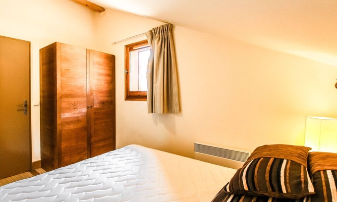 Flaine Apartment | One bedroom apartment with fireplace and balcony
