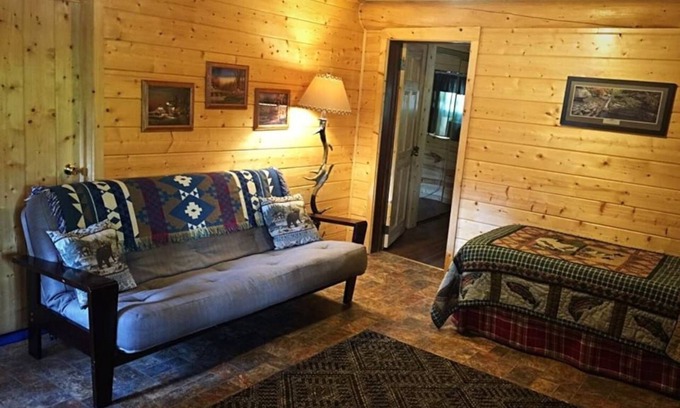Rapid City Cabin | One Bedroom Cabin near Mount Rushmore