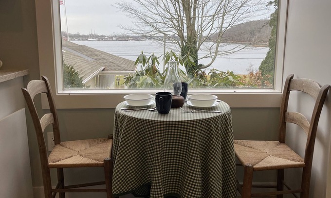 West Mystic Apartment | One bedroom retreat overlooking Mystic River!
