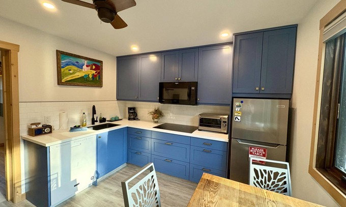 Rossland Apartment | One Bedroom Suite in Rossland