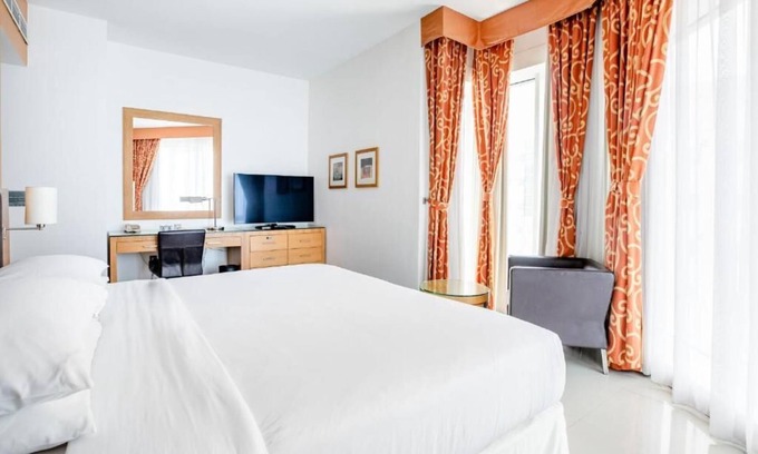 Al Mankhool Apartment | One Bedroom Suite Near Sharaf DG Metro
