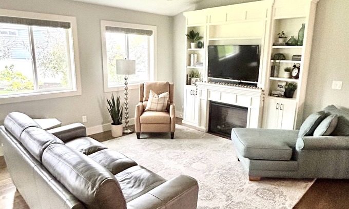 Pocatello House | One block from the Temple! Beautiful 4 bd family friendly home.