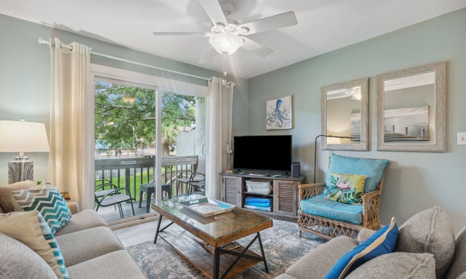 Fernandina Beach Condo | One block to Beach! Clean, Bright, newly renovated 3BR 2BA Flat