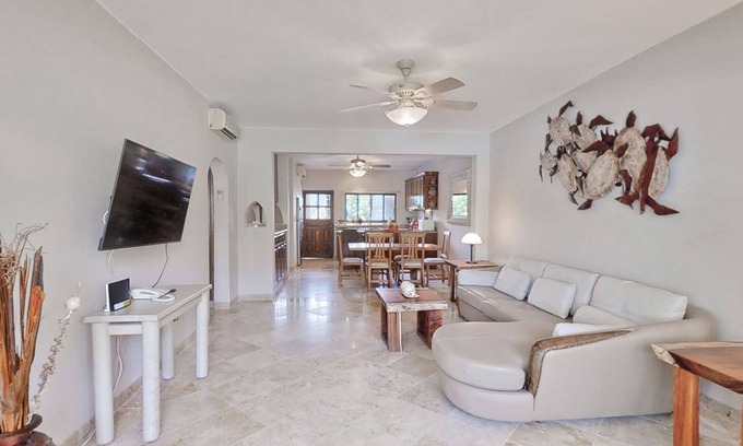 El Medano Ejidal Condo | one block to medano beach , 2 blocks to the Cabo Marina & Downtown Cabo