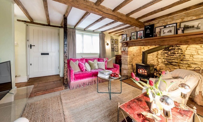 Todenham Cottage | ONE CHURCH COTTAGE, family friendly in Moreton-In-Marsh