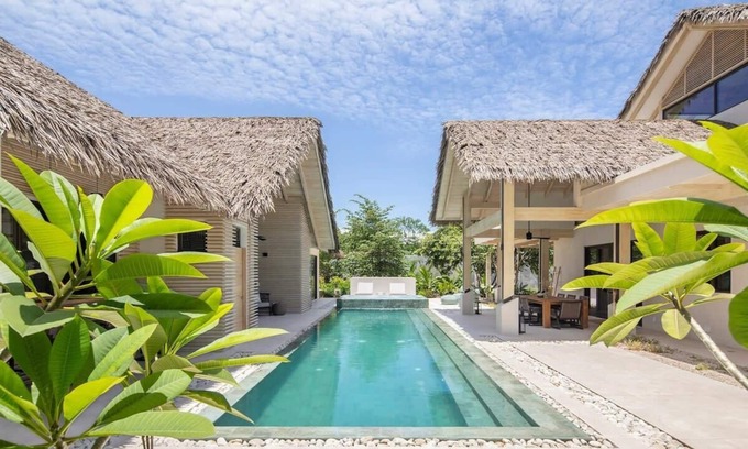 Nosara Villa | One fine stay- only 3 minutes walk to the beach